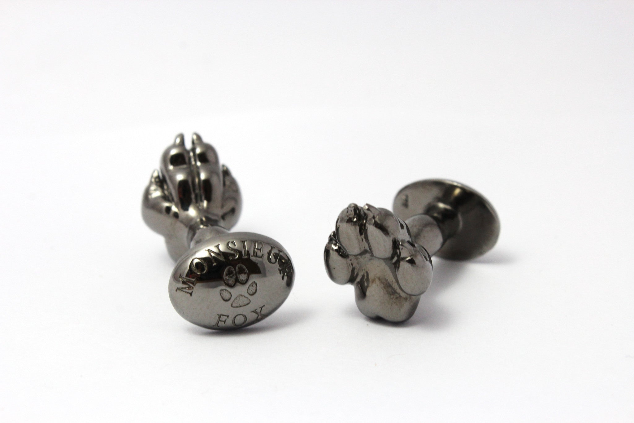 designer-black-paw-cufflinks